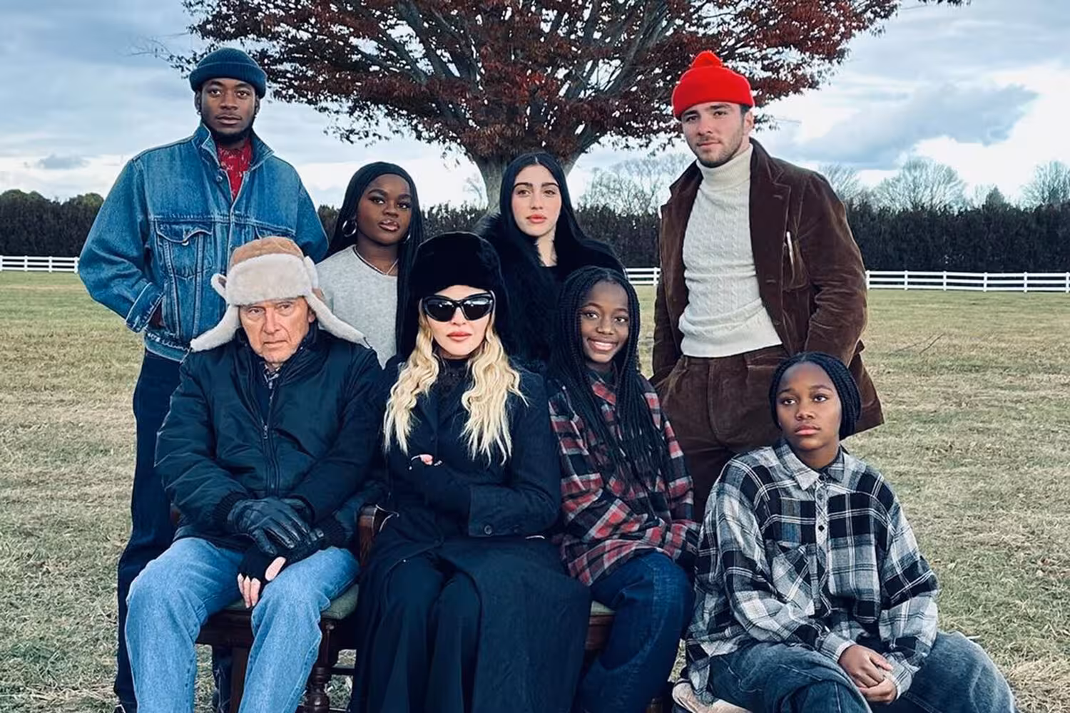 Madonna otasi va olti nafar farzandlari bilanFoto: People