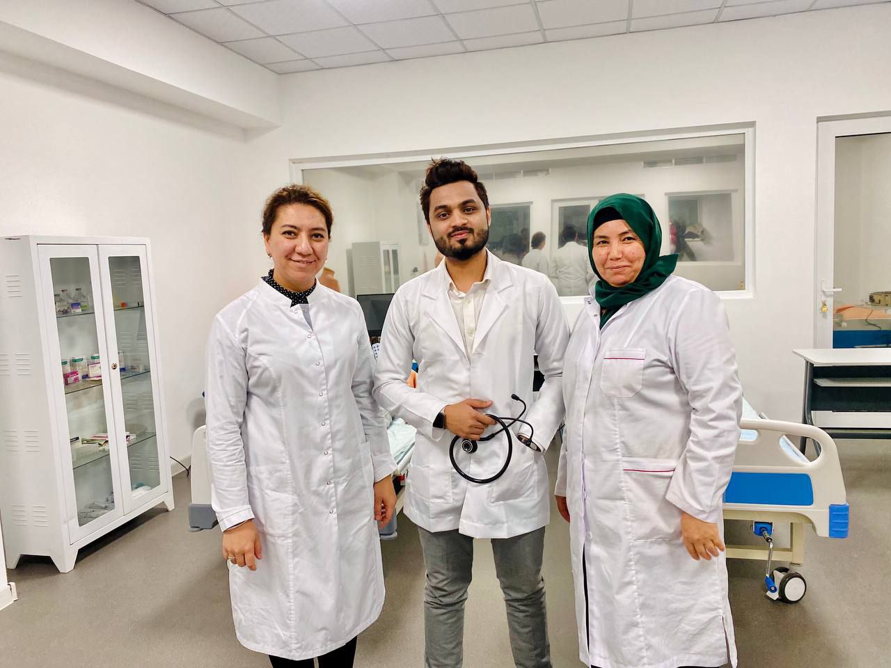 Tashkent State Medical University Student Saves Woman’s Life on Tashkent-Delhi Flight