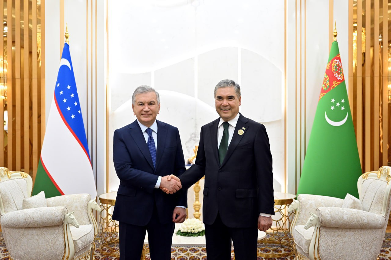 Shavkat Mirziyoyev e Gurbanguly Berdimuhamedov si incontrano in Turkmenistan