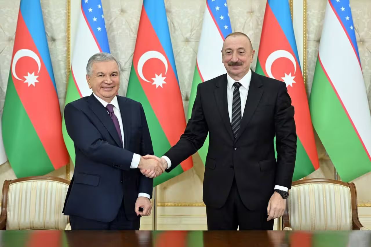 Şavkat Mirziyoyev, İlham Aliyev’i Azerbaycan-Ermenistan Barış Deklarasyonu Dolayısıyla Tebrik Etti
