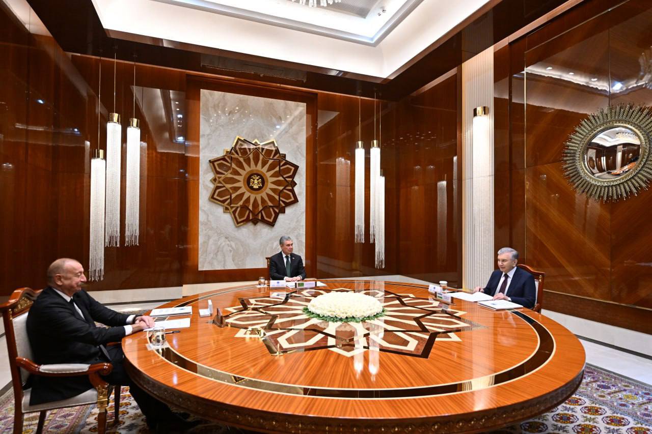 Лидеры Узбекистана, Туркменистана и Азербайджана встретились в Авазе
