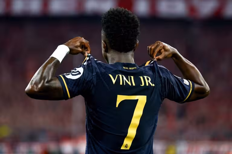 “Manchester Yunayted” Vinisius uchun “Real”ga 200 mln yevro taklif qilishga tayyor