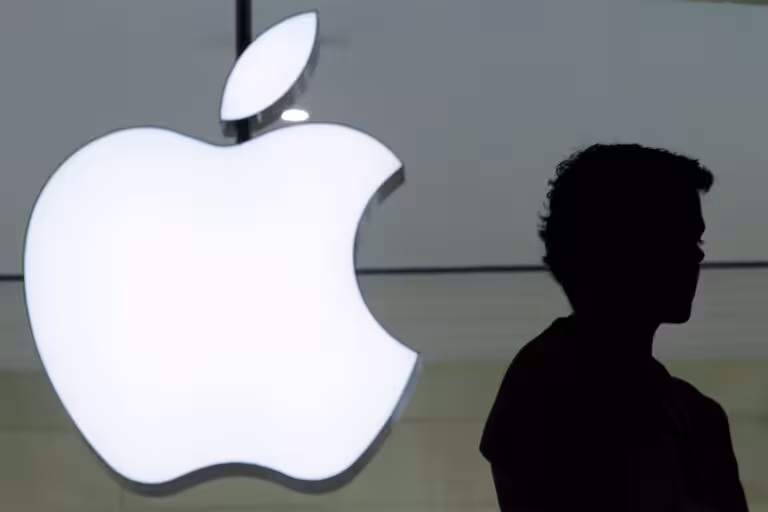 Apple Siri ishlab chiquvchilar jamoasini qayta tuzishga va ChatGPT’ga raqobatchi yaratishga qaror qildi