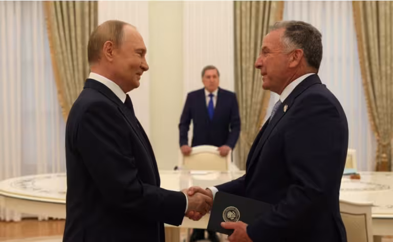 Владимир Путин принял в Кремле спецпосланника США Стивена Уиткоффа