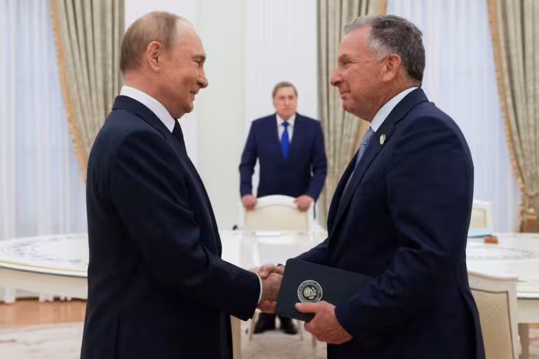АҚШ президентининг Украина бўйича вакили Стив Уиткофф Кремлда Путин билан учрашди