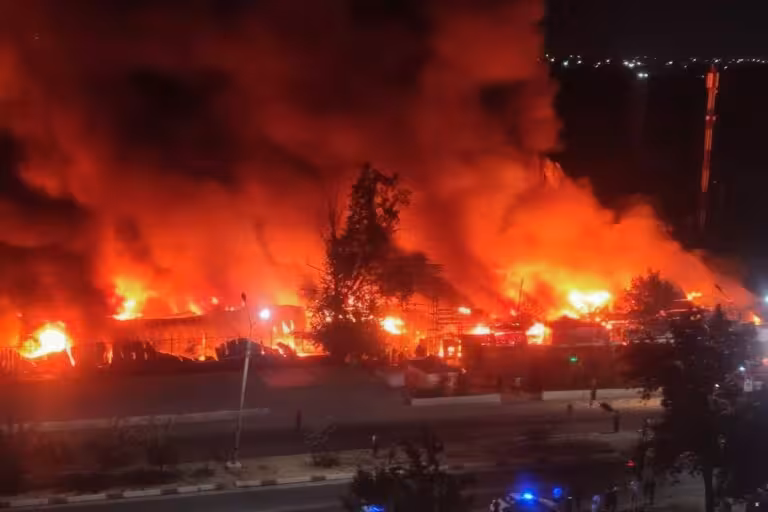 В результате пожара была уничтожена почти половина рынка «Уч кахрамон» 