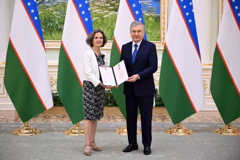 Shavkat Mirziyoyev Fransiya elchisini “Do‘stlik” ordeni bilan mukofotladi