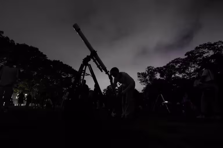 Astronomlar osmonda bir vaqtning o‘zida oltita sayyorani qanday kuzatish mumkinligini aytib berdi