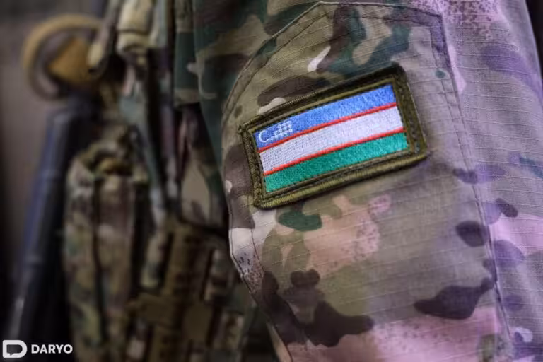 Шавкат Мирзиёев наградил группу военнослужащих и правоохранителей